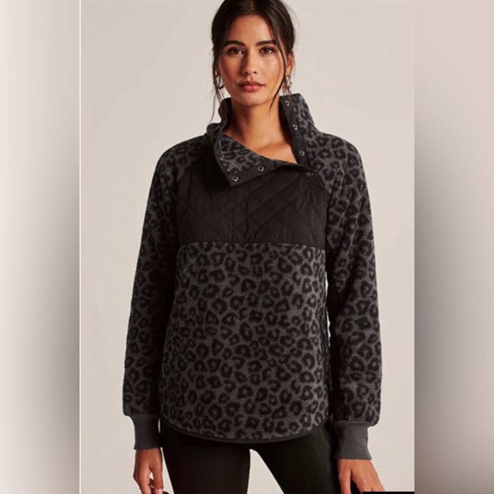 Abercrombie & Fitch Asymmetrical Snap-Up Black and Grey Leopard Fleece Jacket